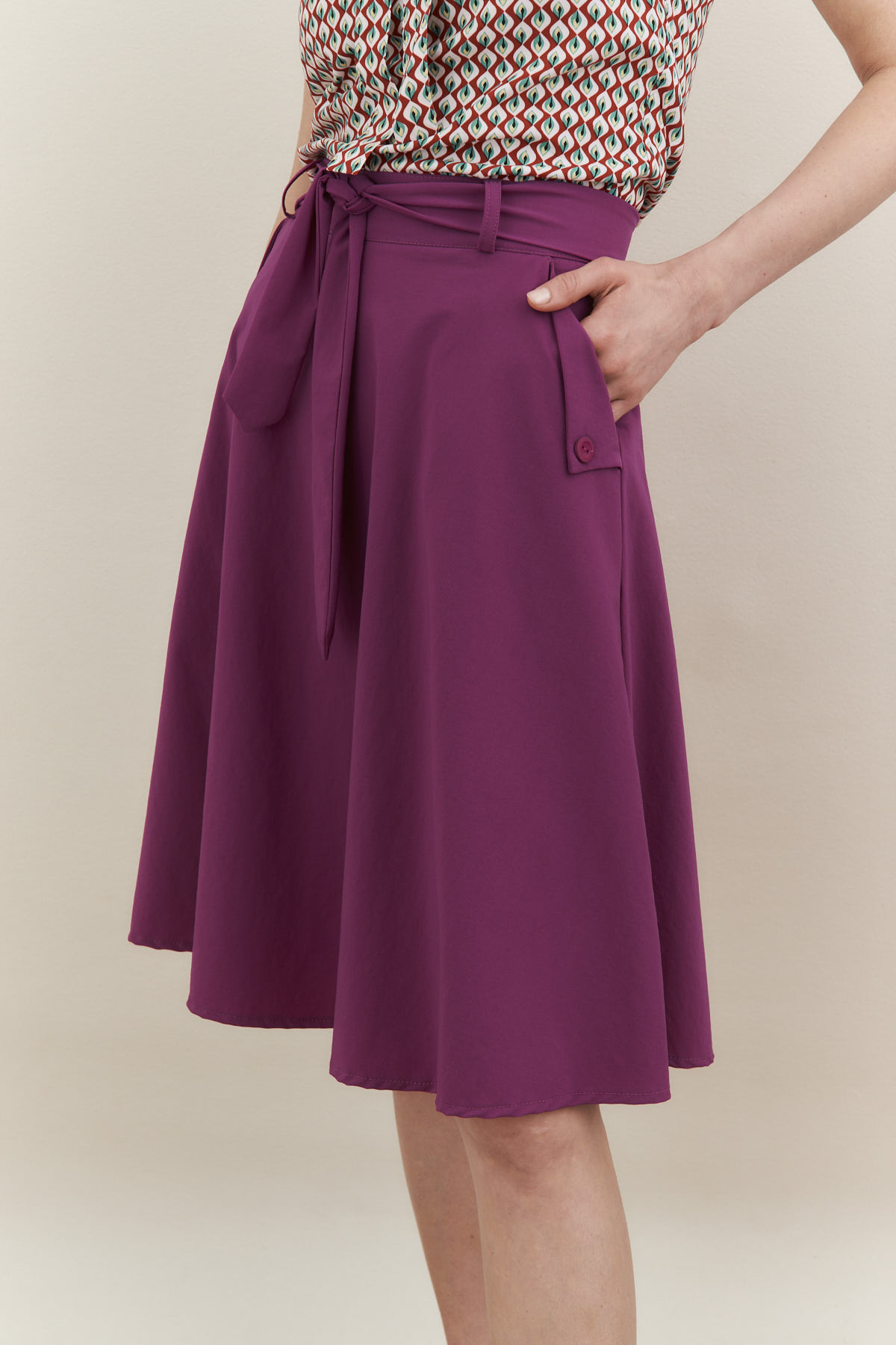 חצאית סיינה בצבע סגול