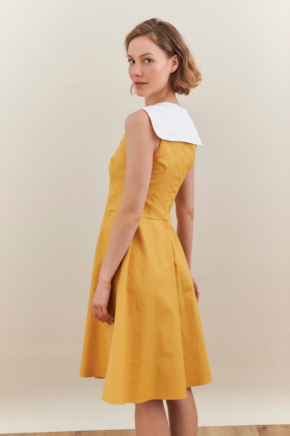 שמלת סיילור בצבע צהוב