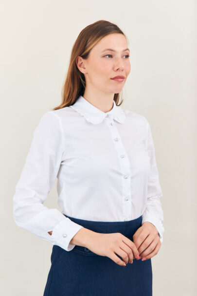 חולצת בריטני בצבע לבן