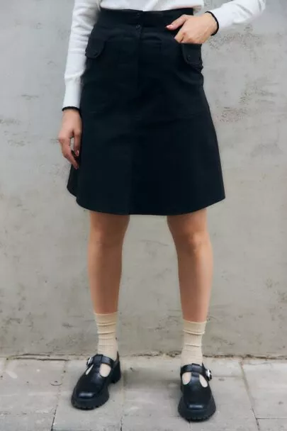 חצאית אוניל בצבע שחור