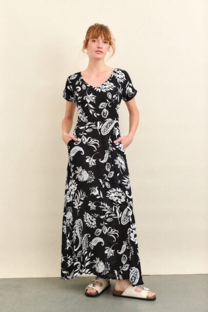 שמלת היידי בצבע שחור פרחים