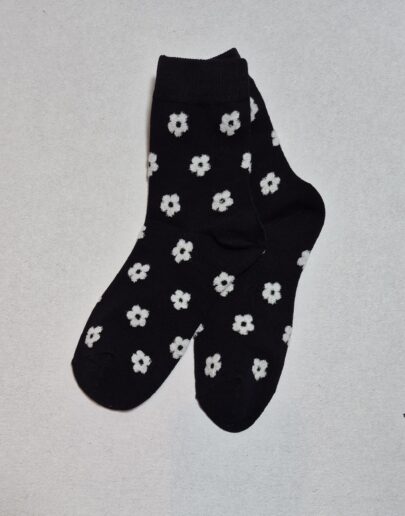 גרביים בצבע שחור פרחים