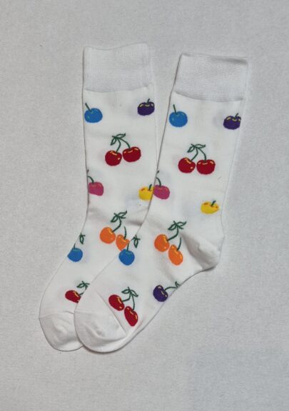 גרביים בצבע צבעוני דובדבנים